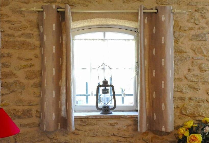 غرفة سوبيريور ثلاثية, Fontaine Des Magnarelles