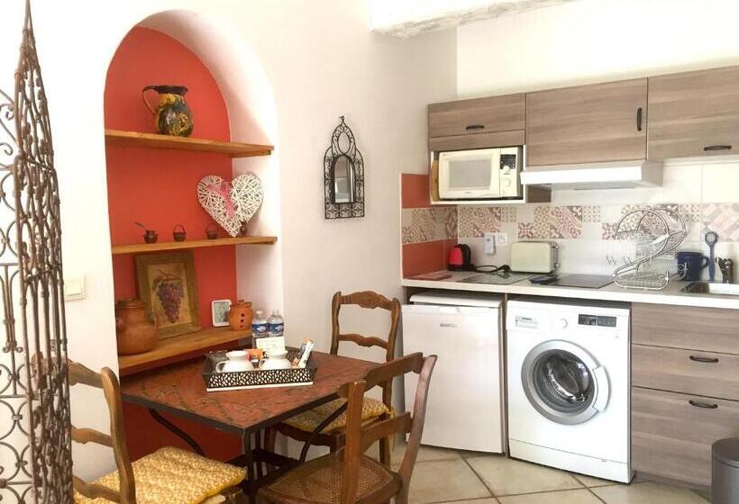 غرفة سوبيريور ثلاثية, Fontaine Des Magnarelles