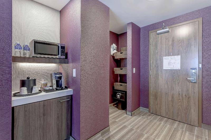 キングサイズベッドのデラックスルーム, Hilton Garden Inn Toronto Brampton West