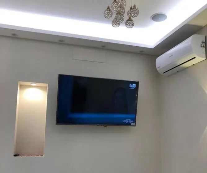 اتاق اجرایی سه نفره, Zeus Inn Una Finestra Sul Vaticano