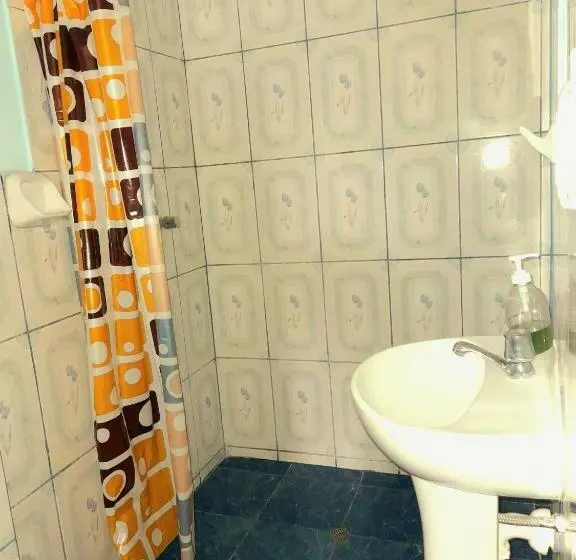 اتاق خانوادگی, Hospedaje Las Lilas