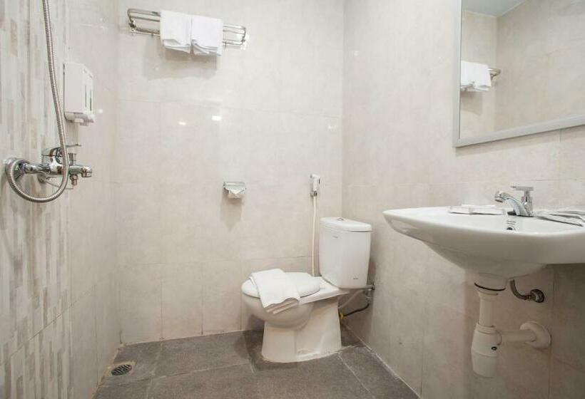 Люкс, Reddoorz Premium @ Jalan Cengkeh Malang