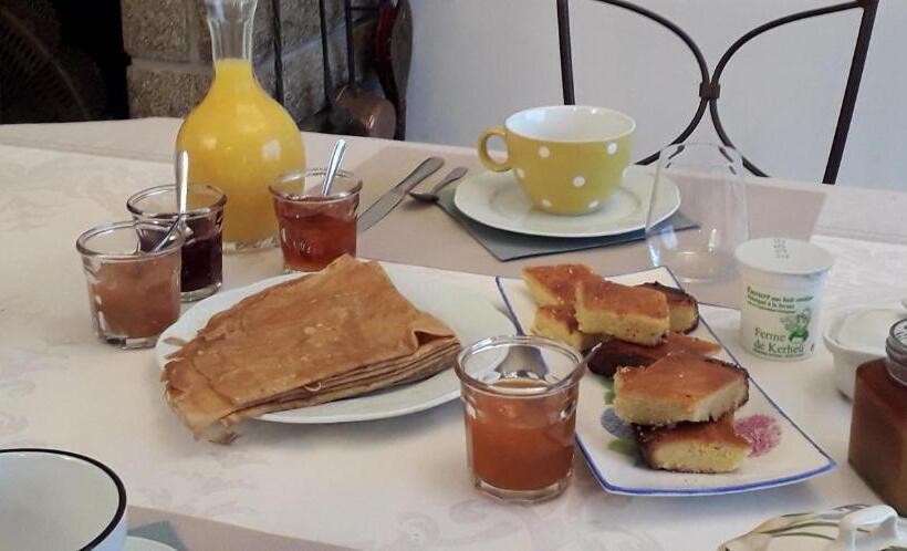 חדר בסיסי, A L'ombre Des Pommiers