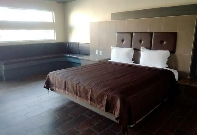 Deluxe Suite King Bed, Azteca Inn