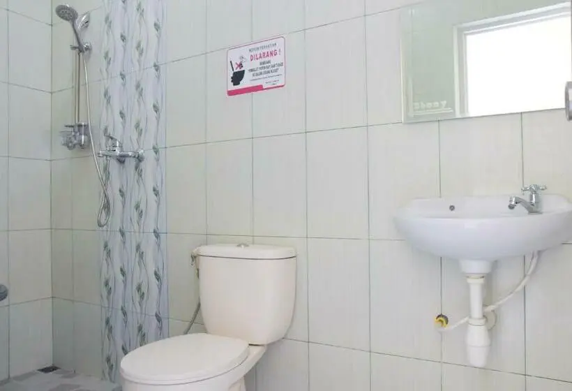 スタンダードルーム, Reddoorz Syariah Near Balai Kota Probolinggo 2