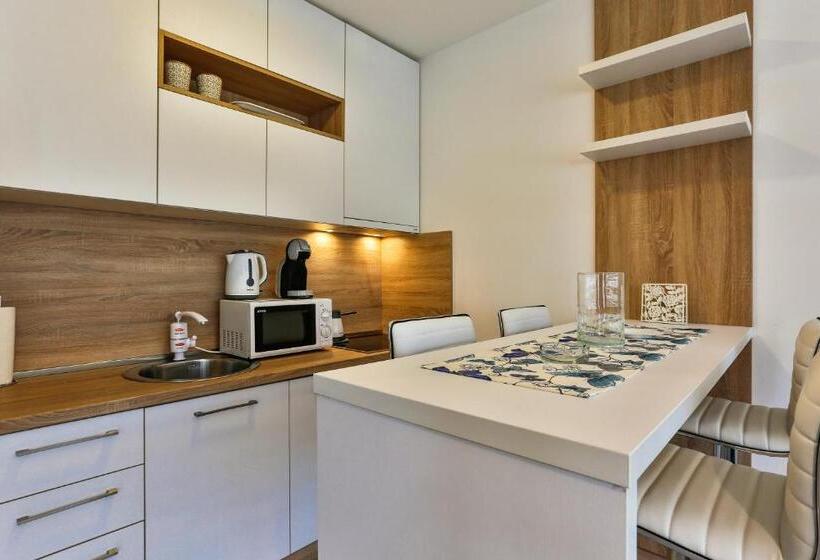 آپارتمان 1 خوابه با چشمانداز دریا, Gufo Apart