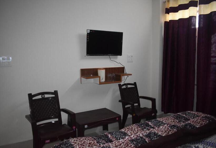 バルコニー付きスタンダードルーム, The Himalayas Guest House