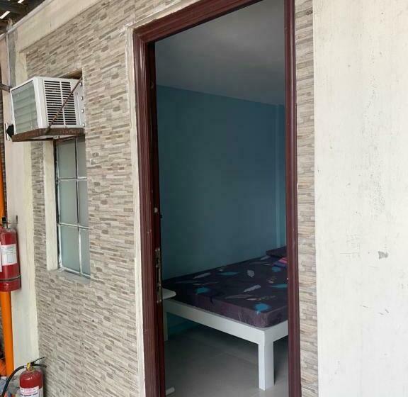 이코노미 룸, Rgc Residences