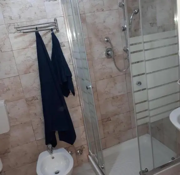 اتاق خانوادگی, B&b Relax