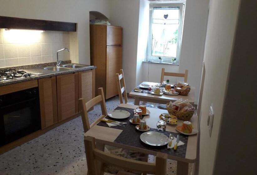 غرفة قياسية سرير كينج لذوى الإحتياجات الخاصة, L'angolo Fiorito