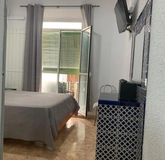 اتاق استاندارد سه نفره, Hostal Alcobia