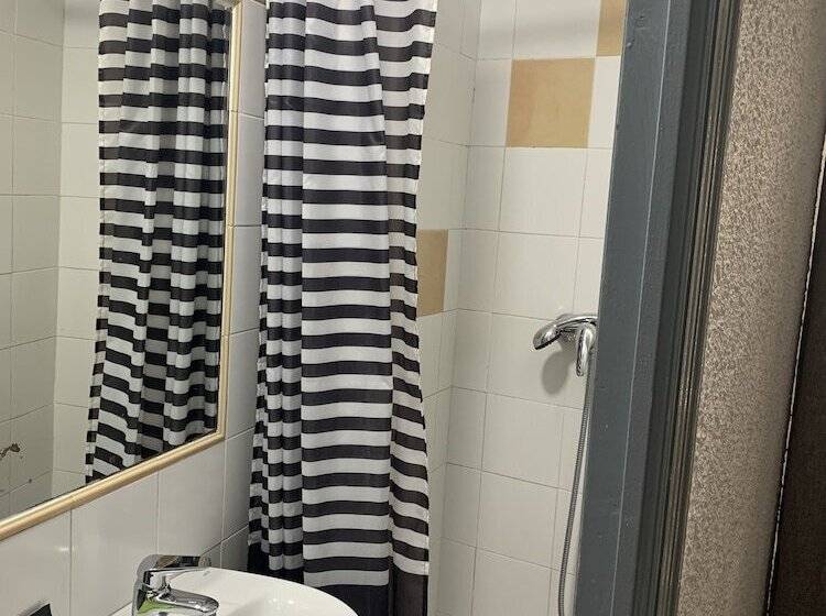 اتاق استاندارد یک نفره, Hostal Alcobia