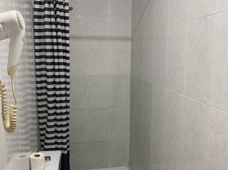 اتاق استاندارد سه نفره, Hostal Alcobia