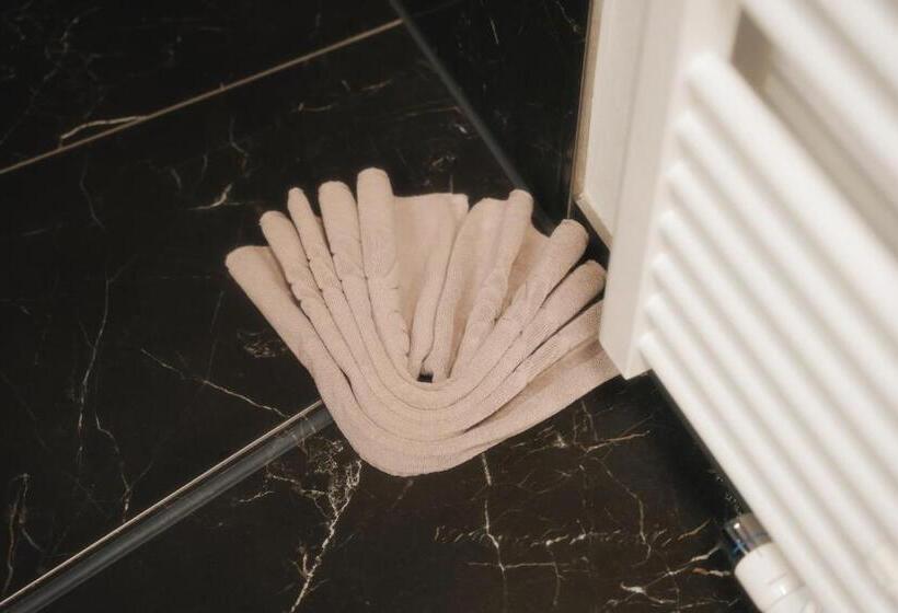 Standart Oda, Outlet