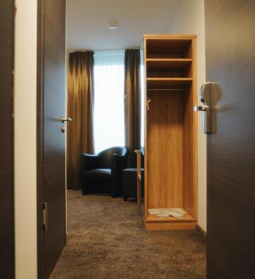 Standart Oda, Outlet