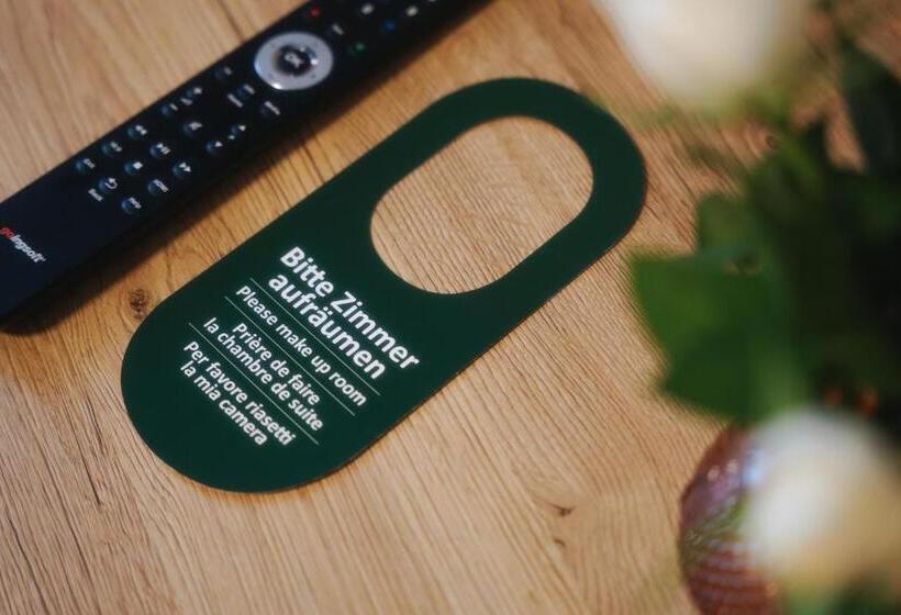 Standart Oda, Outlet