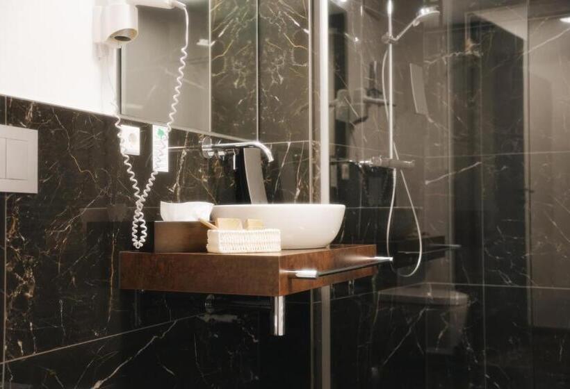 Standart Oda, Outlet