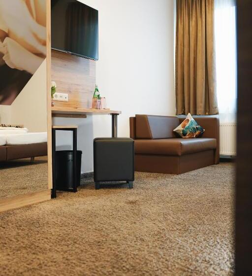 Delüks Üç Kişilik Oda, Outlet