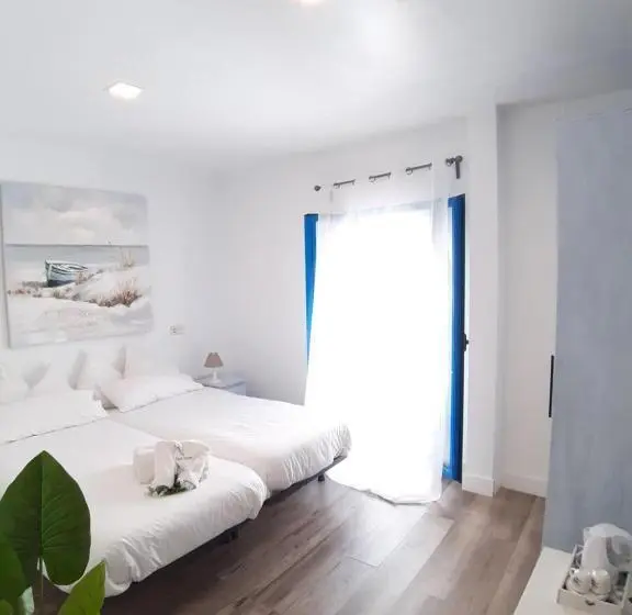 اتاق اساندارد با چشم‌انداز جانبی به دریا, Ananda Beach Rooms