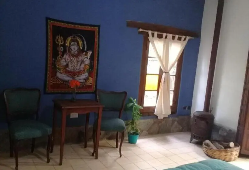 スタンダードルーム, Varuna  En La Casa De Nanda