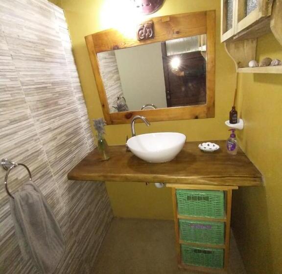 Номер Стандарт, Varuna  En La Casa De Nanda