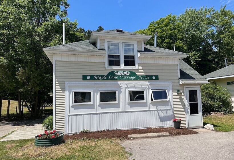 디럭스 룸, Maple Lane Empire