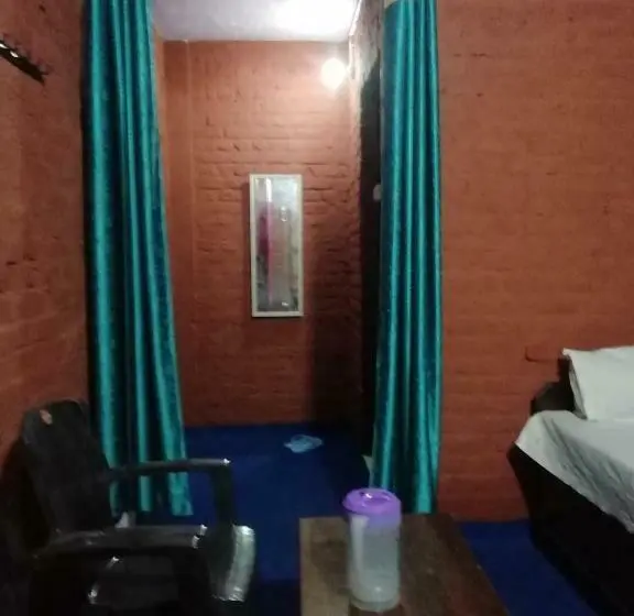 デラックスルーム, Garhwal Resort, Raithal, Bhatwari, Uttarkashi