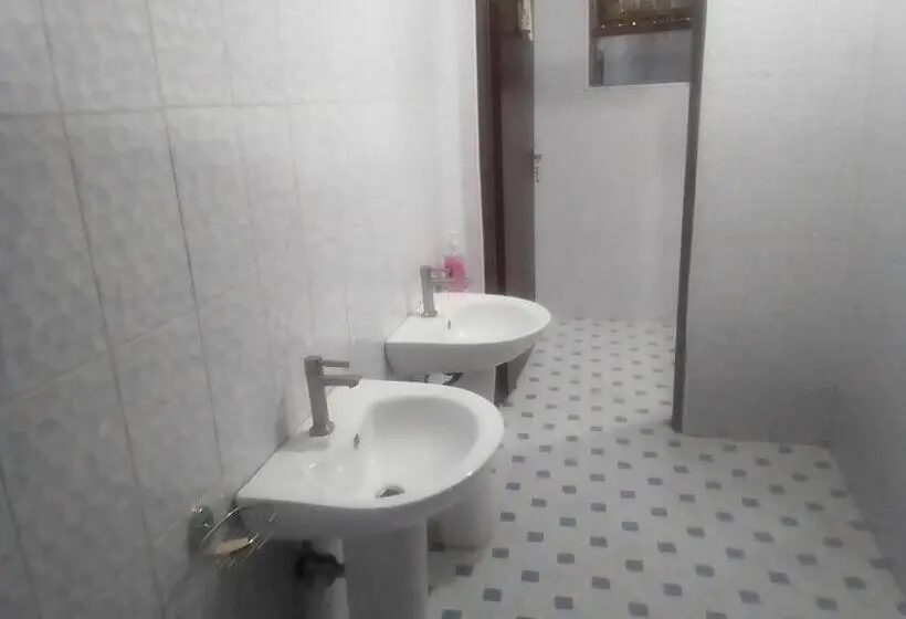 Chambre Deluxe, Discovery Courts