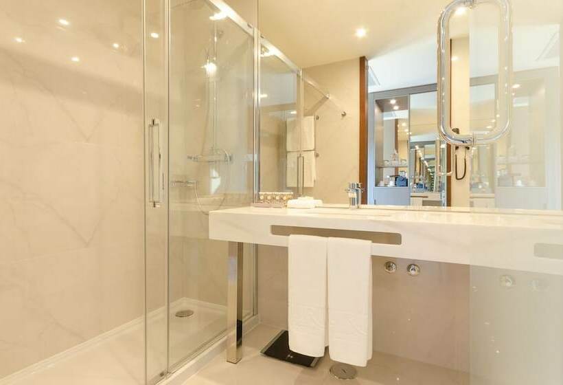 ジュニアスイート, Turim Boulevard