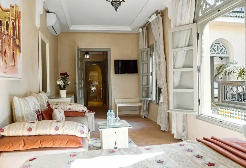 سوییت جونیور, Riad Zidania