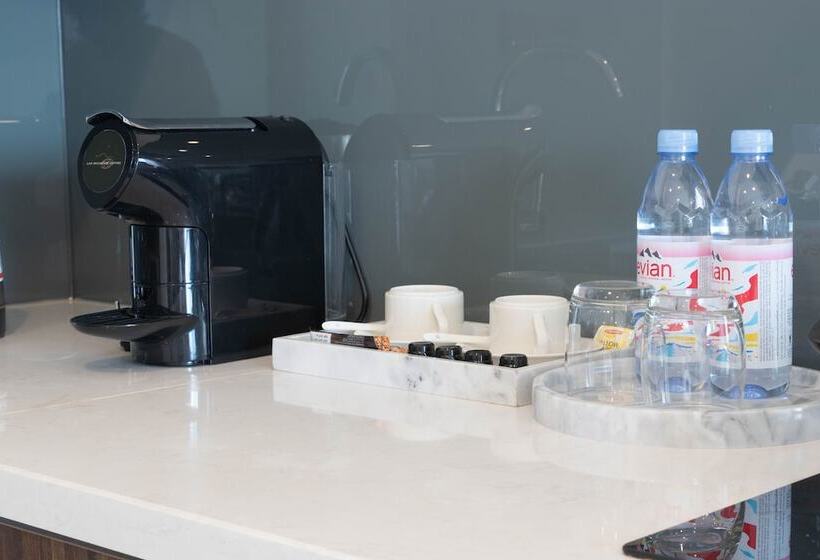 Family Suite, Urbanite