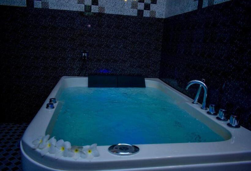 סוויטה עם ג'קוזי, The Green Lagoon Villa
