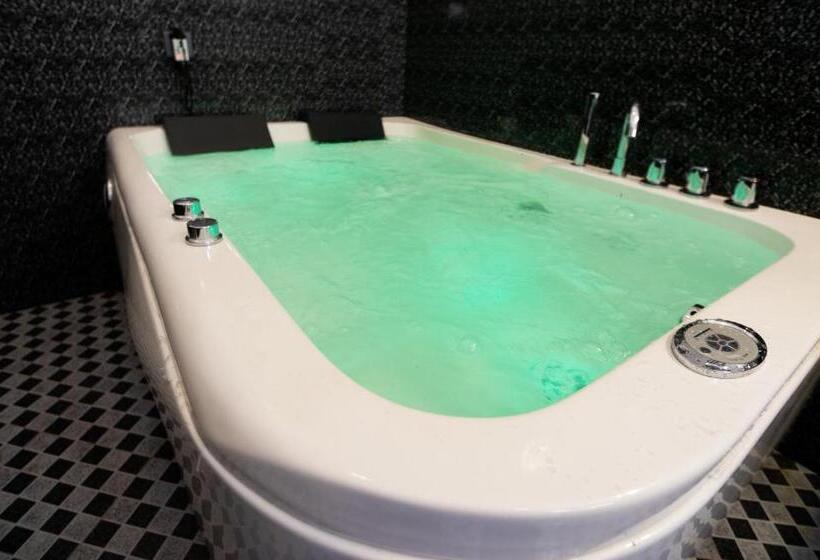 Люкс с гидромассажем, The Green Lagoon Villa