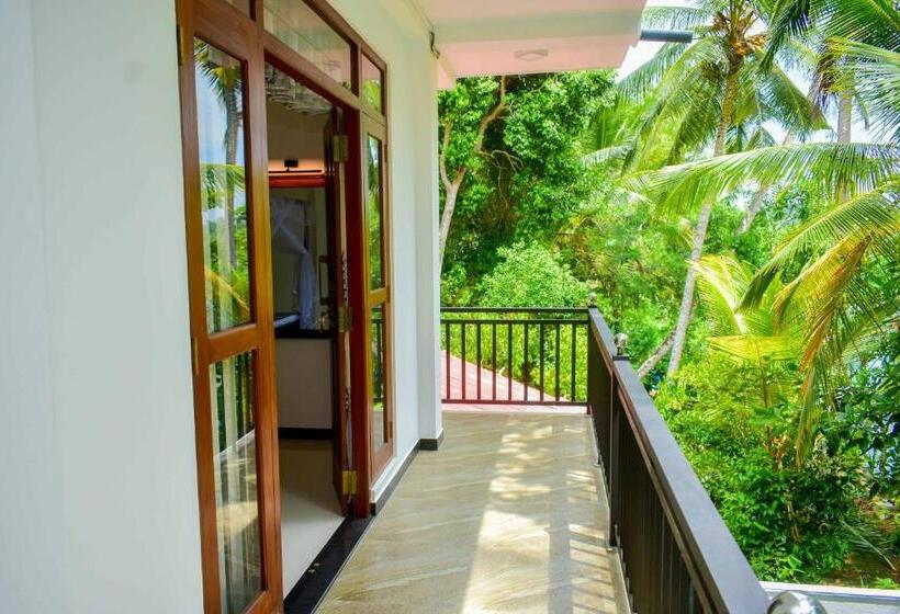 Номер Deluxe Вид на Море с Балконом, The Green Lagoon Villa