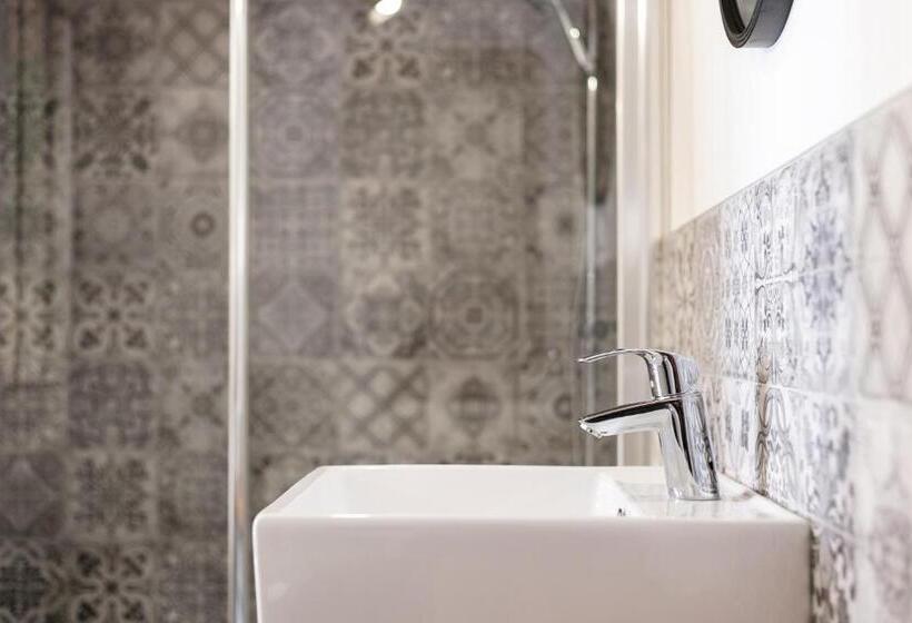 스탠다드 발코니 룸, Le Petit Moulin