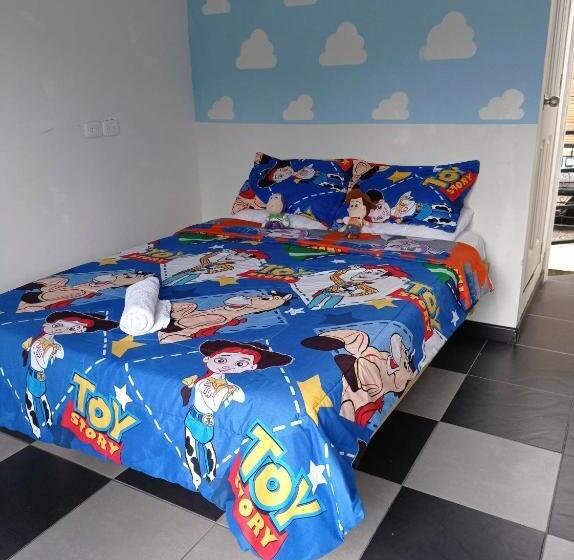 اتاق استاندارد, Combi, 2 Good 4 Less