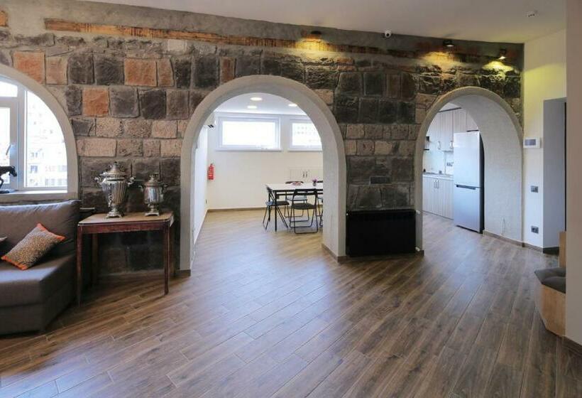 اتاق استاندارد, Highland Hostel