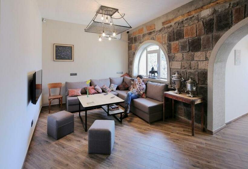 اتاق استاندارد, Highland Hostel