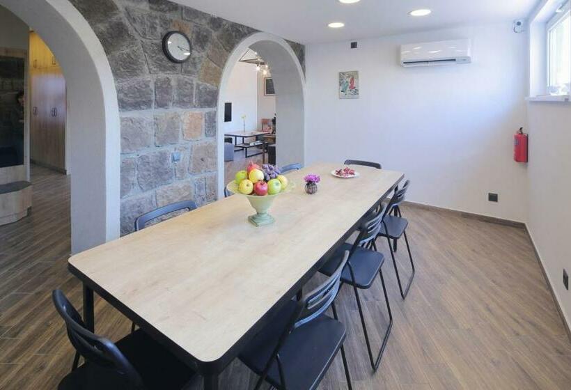 اتاق استاندارد, Highland Hostel