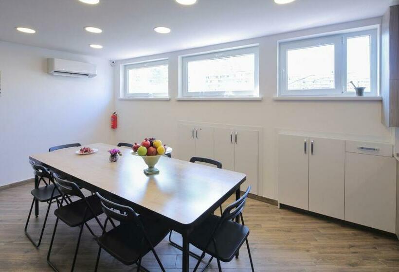 اتاق استاندارد, Highland Hostel