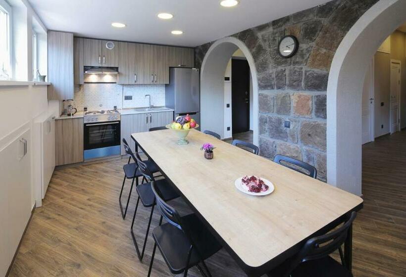 اتاق استاندارد, Highland Hostel