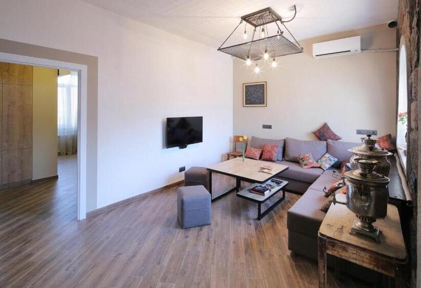 اتاق استاندارد, Highland Hostel