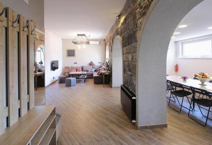 اتاق استاندارد, Highland Hostel