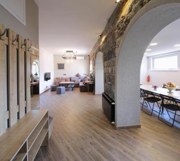 اتاق استاندارد, Highland Hostel