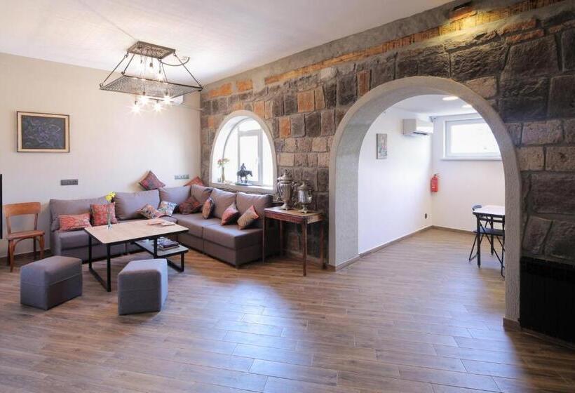 اتاق استاندارد, Highland Hostel