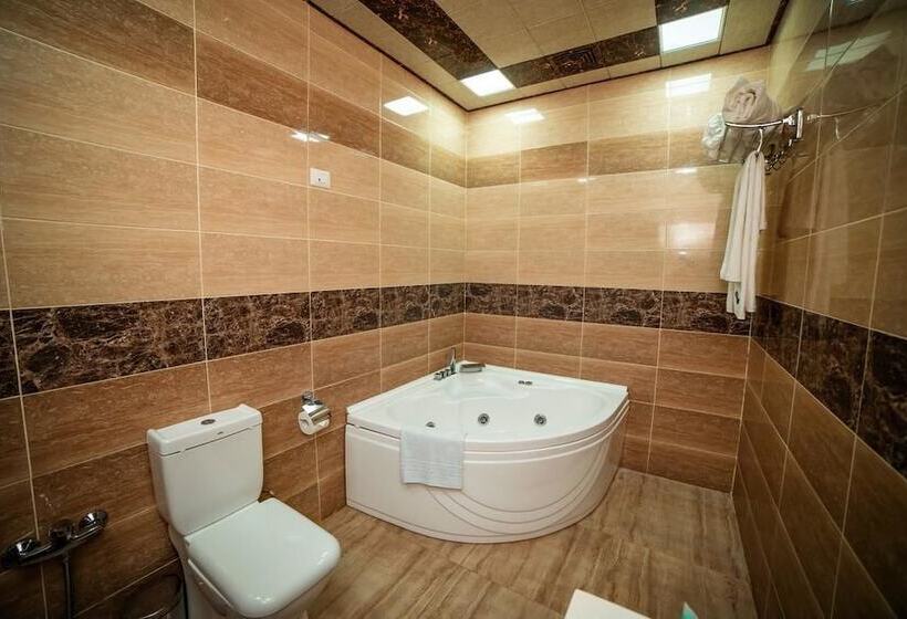 اتاق استاندارد سه نفره, Continental