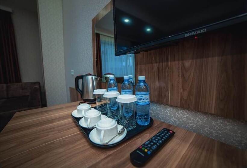 اتاق خانوادگی, Continental