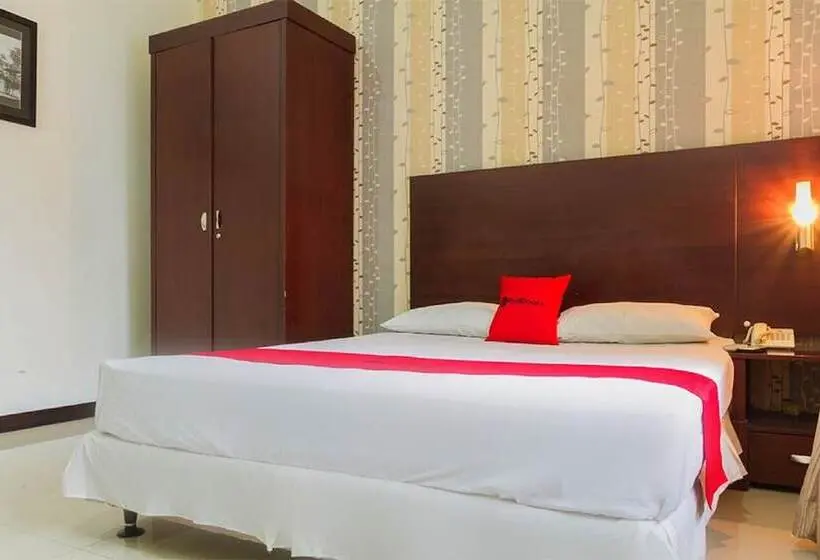 Quarto deluxe, Reddoorz @ Cikutra 3