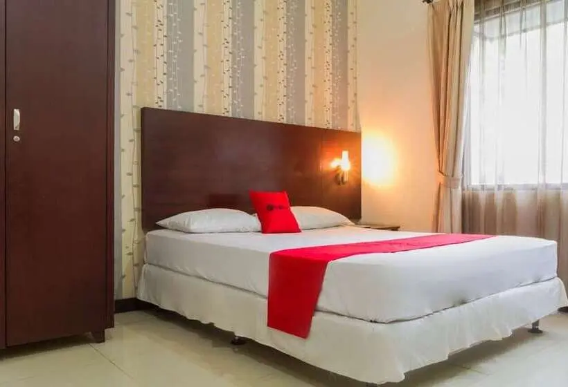 Quarto deluxe, Reddoorz @ Cikutra 3