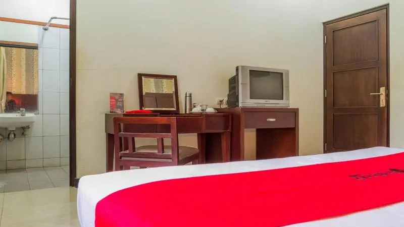 Quarto deluxe, Reddoorz @ Cikutra 3